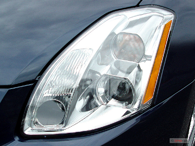 2005-nissan-maxima-4-door-sedan-sl-auto-headlight_100280088_m.jpg