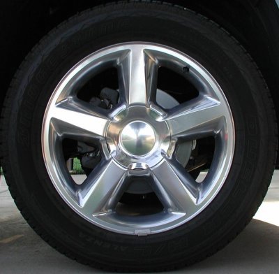 No Gold Chevrolet emblem on center wheel cap 06-27-12.jpg