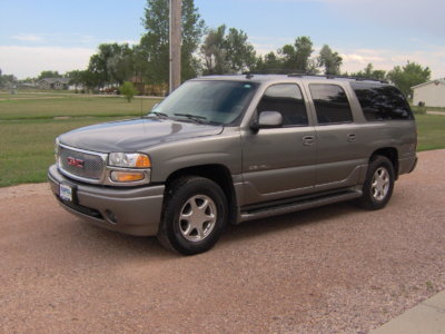 2006 GMC Yukon Denali 003.jpg