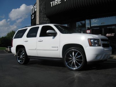 Chevrolet_Tahoe_with_24in_Lexani%20LSS10_Wheels_2510b.jpg