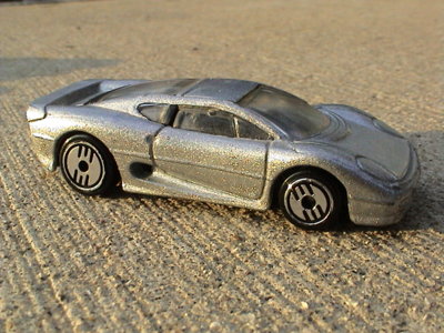 Jaguar_XJ220_-_Silver.jpg