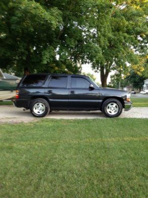 lowered tahoe 04.jpg