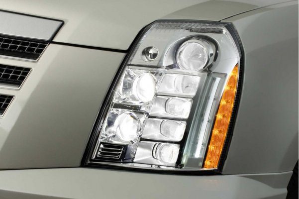 illac-escalade-platinum-led-headlights_100144911_l.jpg