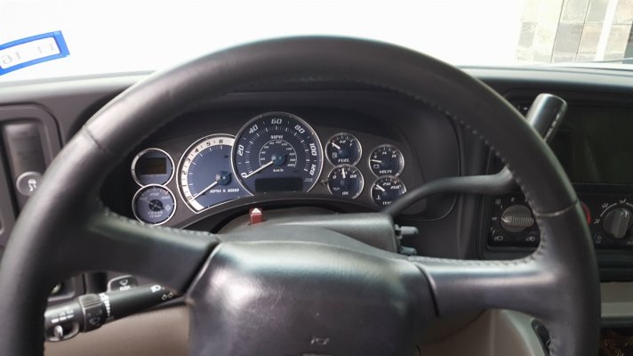 escalade_gauges_installed.jpg