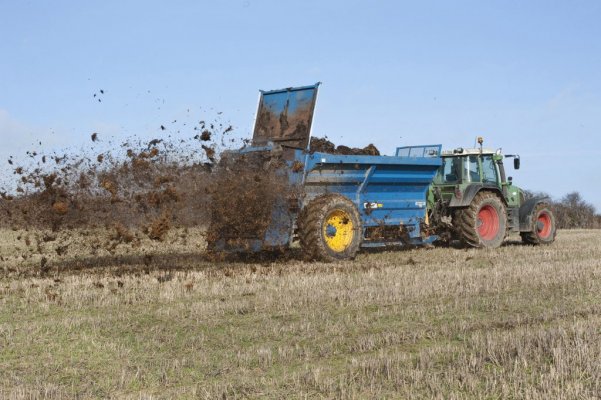 Muck_spreading_2_OGP-1024x682.jpg