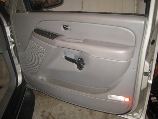 2003 tahoe deals door panel