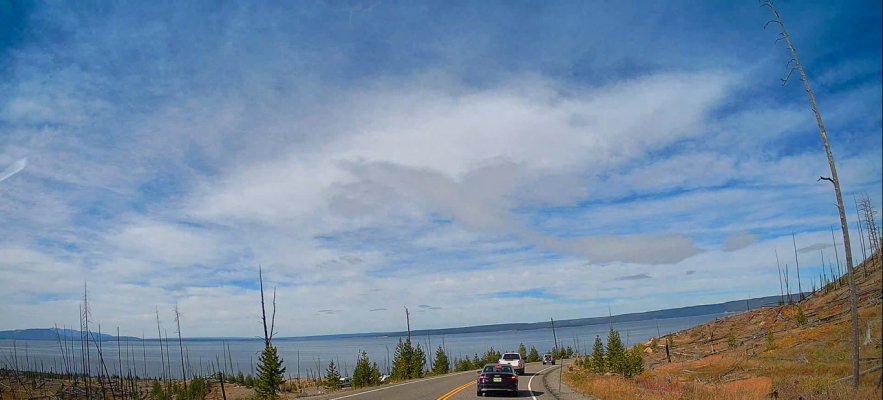 Yellowstone Lake.jpg