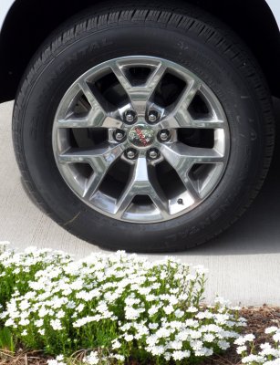 2015-Yukon-XL-wheel.jpg