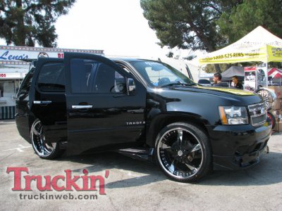 0908trweb_04_z+2009_ludikris_truck_show+custom_chevy_tahoe.jpg