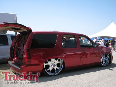 0907trweb_006_z+2009_texas_heatwave_truck_show+chevy_tahoe_right_rear.jpg