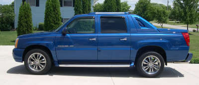 2003_Cadillac_Escalade_EXT_side1.jpg